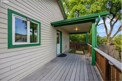 240 E Fourth Ave, Sutherlin, OR 97479 - Photo 19