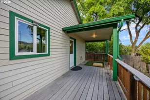 240 E Fourth Ave, Sutherlin, OR 97479 - Photo 19