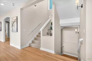 1033 NW Eloise Ln, Portland, OR 97229 - Photo 11