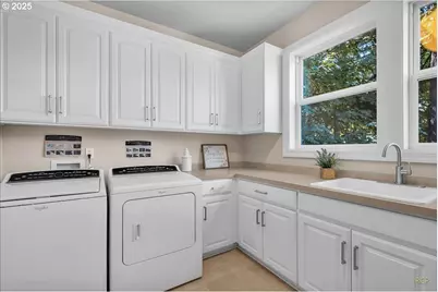 1033 NW Eloise Ln, Portland, OR 97229 - Photo 25