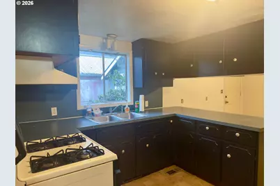 1323 Hawthorne St, Sweet Home, OR 97386 - Photo 3