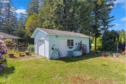 1707 View St, Myrtle Point, OR 97458 - Photo 5