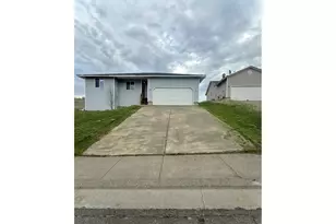 1300 SW 10th Ct, Pendleton, OR 97801 - Photo 1