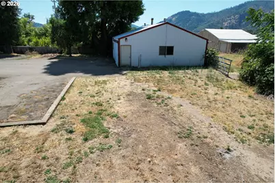 309 N Old Pacific Hwy, Myrtle Creek, OR 97457 - Photo 31