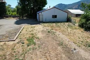 309 N Old Pacific Hwy, Myrtle Creek, OR 97457 - Photo 31
