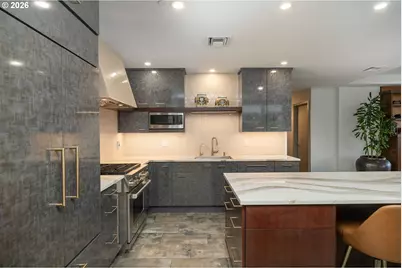 836 S Curry St #102, Portland, OR 97239 - Photo 9