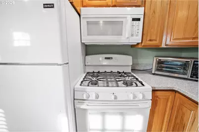 1864 4th St, Astoria, OR 97103 - Photo 7