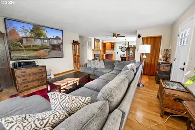 1864 4th St, Astoria, OR 97103 - Photo 3