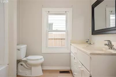 12106 SE Market St, Portland, OR 97216 - Photo 11