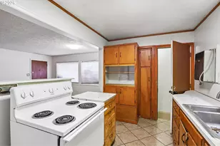 3410 NE Lombard Ct, Portland, OR 97211 - Photo 15