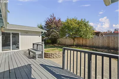 839 W Luellen Dr, Roseburg, OR 97471 - Photo 37