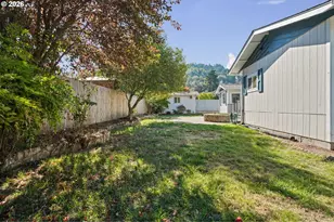 839 W Luellen Dr, Roseburg, OR 97471 - Photo 39