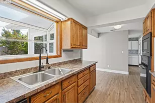839 W Luellen Dr, Roseburg, OR 97471 - Photo 13