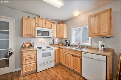 1128 9th Ave, Longview, WA 98632 - Photo 9