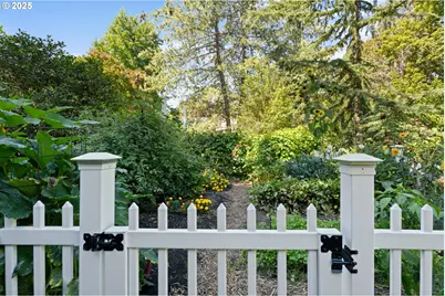 7225 SW Juniper Ter, Beaverton, OR 97008 - Photo 37