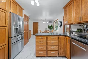 7225 SW Juniper Terrace, Beaverton, OR 97008 - Photo 7