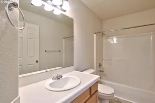 1380 NE Birkshire Ct, Hillsboro, OR 97124 - Photo 27