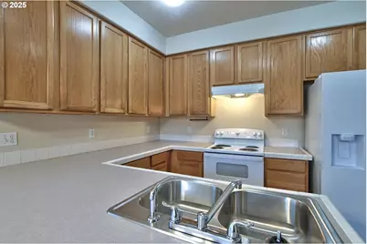 1380 NE Birkshire Ct, Hillsboro, OR 97124 - Photo 11