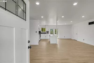 18010 SE Stephens St, Portland, OR 97233 - Photo 13