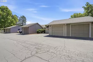 2986 SE Bluebird Dr, Hillsboro, OR 97123 - Photo 3