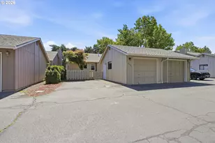2986 SE Bluebird Dr, Hillsboro, OR 97123 - Photo 33