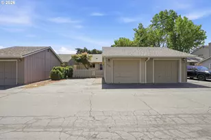 2986 SE Bluebird Dr, Hillsboro, OR 97123 - Photo 1