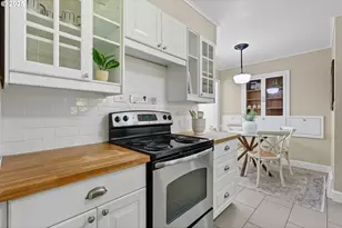 10945 SW 61st Ave, Portland, OR 97219 - Photo 15