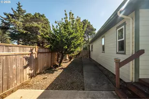277 10th St SE, Bandon, OR 97411 - Photo 7