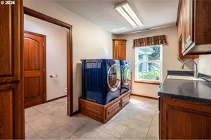 277 10th St SE, Bandon, OR 97411 - Photo 27