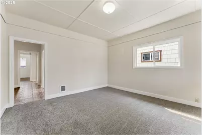 643 SE Parrott St, Roseburg, OR 97470 - Photo 3