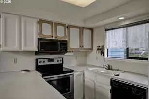 4427 Fox Hollow Rd, Eugene, OR 97405 - Photo 9