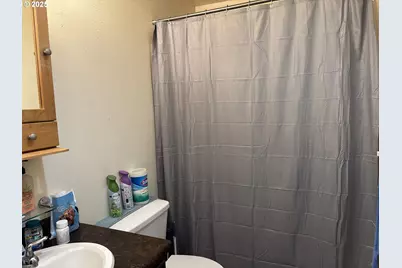 885 NE Sunset St, Roseburg, OR 97470 - Photo 11