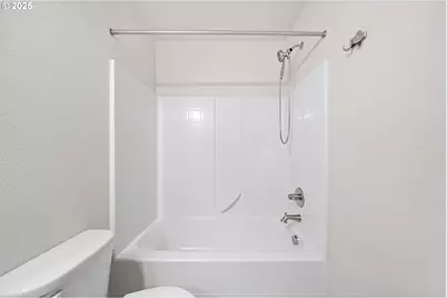 172 NE 79th Ave, Hillsboro, OR 97006 - Photo 25