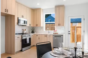 4368 NE Going St, Portland, OR 97218 - Photo 3