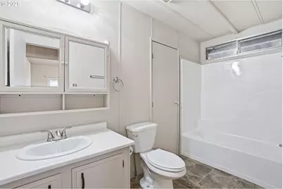 21100 NE Sandy Blvd #59, Fairview, OR 97024 - Photo 7