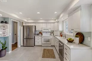 13039 NE Morris St, Portland, OR 97230 - Photo 9