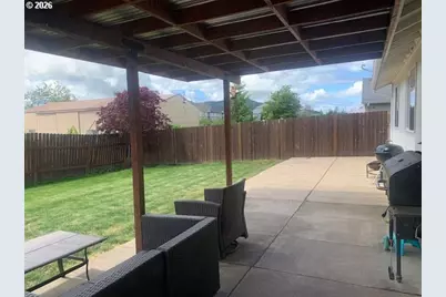 1048 Kees St, Lebanon, OR 97355 - Photo 13