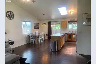 1048 Kees St, Lebanon, OR 97355 - Photo 3
