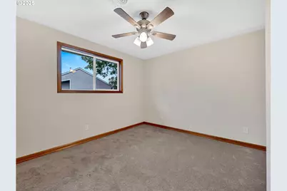 821 SW 14th St, Troutdale, OR 97060 - Photo 21