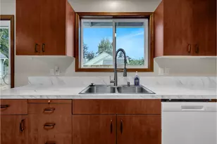 821 SW 14th St, Troutdale, OR 97060 - Photo 11