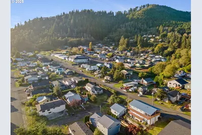 305 Cypress Ave, Garibaldi, OR 97118 - Photo 39