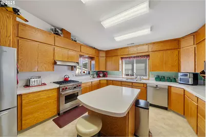 305 Cypress Ave, Garibaldi, OR 97118 - Photo 7