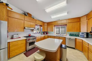 305 Cypress Ave, Garibaldi, OR 97118 - Photo 7
