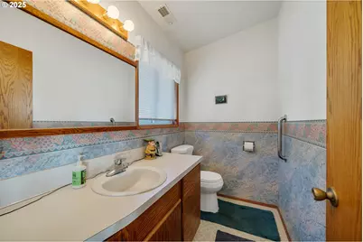 305 Cypress Ave, Garibaldi, OR 97118 - Photo 11