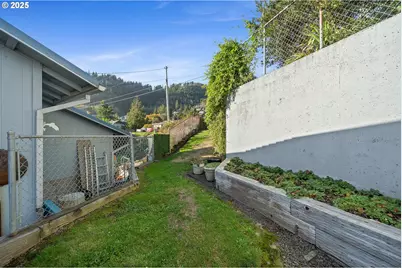 305 Cypress Ave, Garibaldi, OR 97118 - Photo 29