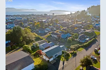 305 Cypress Ave, Garibaldi, OR 97118 - Photo 41