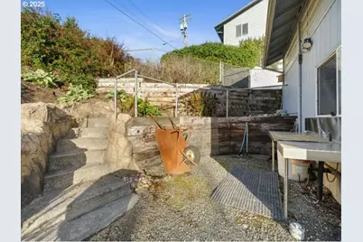 305 Cypress Ave, Garibaldi, OR 97118 - Photo 37