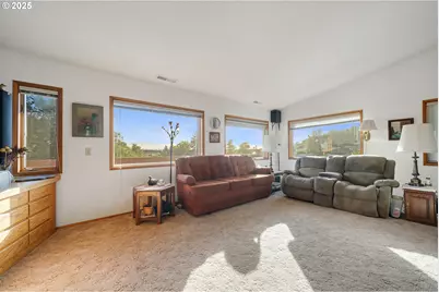 305 Cypress Ave, Garibaldi, OR 97118 - Photo 5