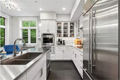 747 NW 11th Ave, Portland, OR 97209 - Photo 9