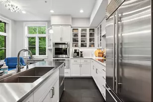 747 NW 11th Ave, Portland, OR 97209 - Photo 9